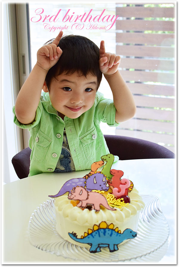 次男くん ３回目の誕生日 恐竜キャラケーキ デコレーションケーキ