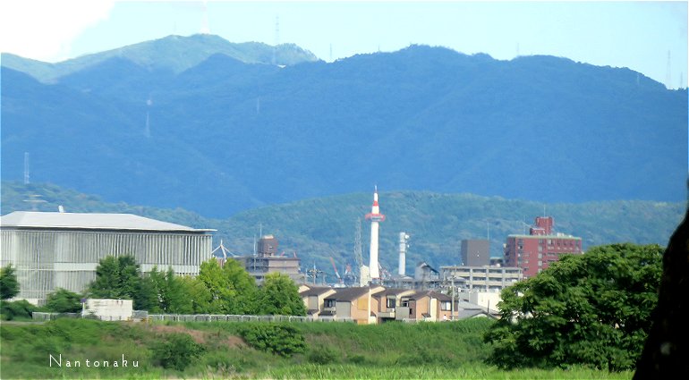 2022 7 ・30 京都タワーが見えるのかを確かめに　京都嵐山へ　車の中からの写真　6