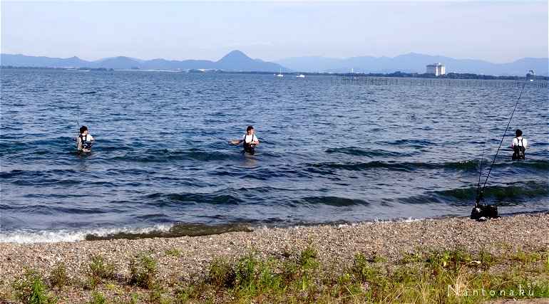 夏の琵琶湖　釣り人