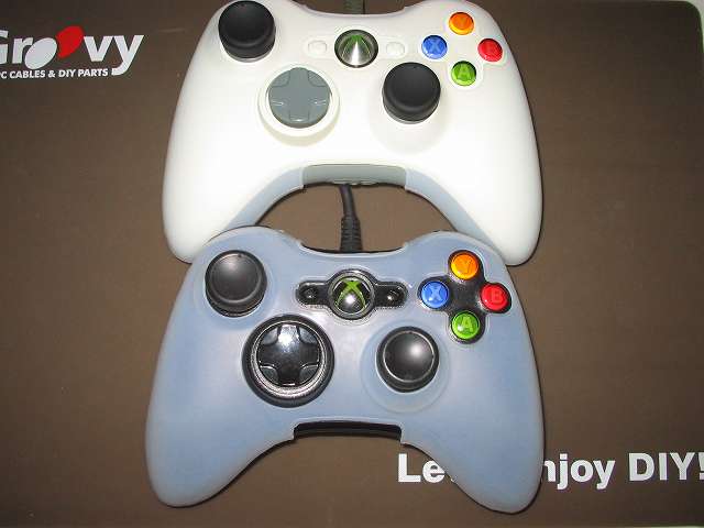 TitoSoy Xbox 360 シリコンコントローラーカバー ホワイト 装着作業、同じような要領で Xbox 360 コントローラー（ホワイト）にもシリコンコントローラーカバーを装着