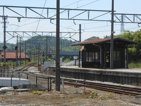 oth-train-880.jpg