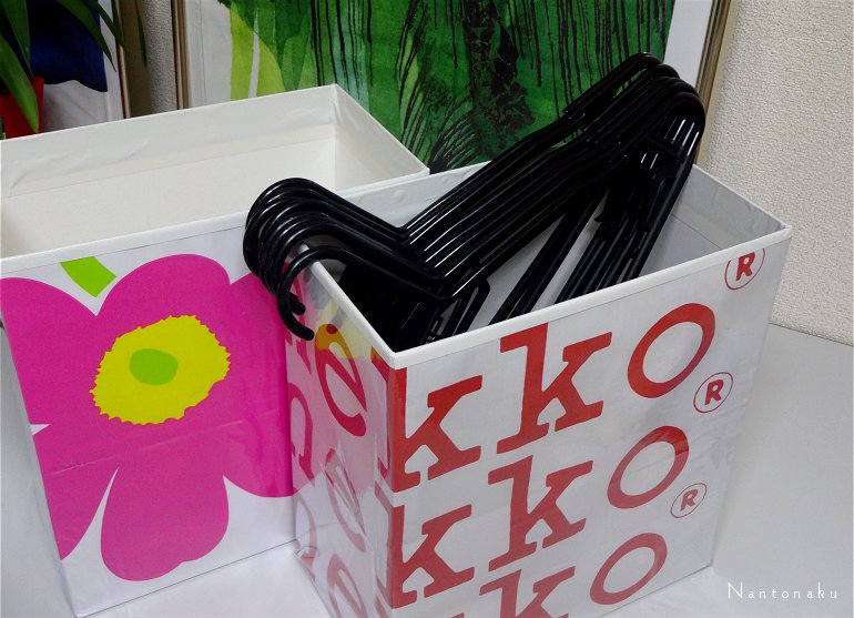 小さい方の　marimekko　ペーパーバッグ　UNIKKOとマリロゴ　４