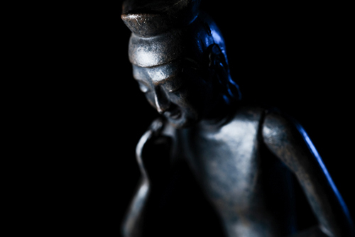 ツバキアキラが撮った、ガチャガチャ、和の心　仏像コレクションの弥勒菩薩半跏思惟像。