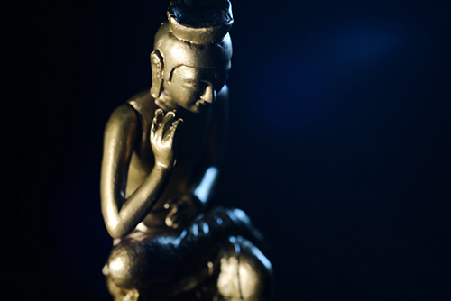 ツバキアキラが撮った、ガチャガチャ、和の心　仏像コレクションの弥勒菩薩半跏思惟像。