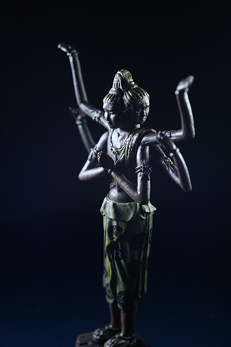 ツバキアキラが撮った、ガチャガチャ、和の心　仏像コレクションの阿修羅像。