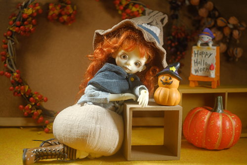 ツバキアキラが撮った、DOLLZONE・PumpkinのKururu。ハロウィンっ子のKururuと、2021年もハロウィンを祝うことができました。