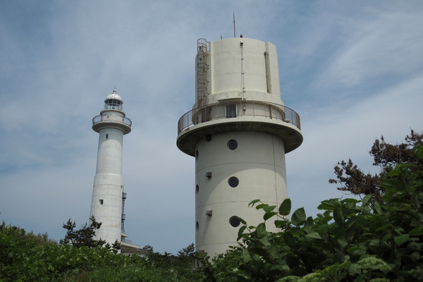 舳倉島灯台と愛らんどタワー