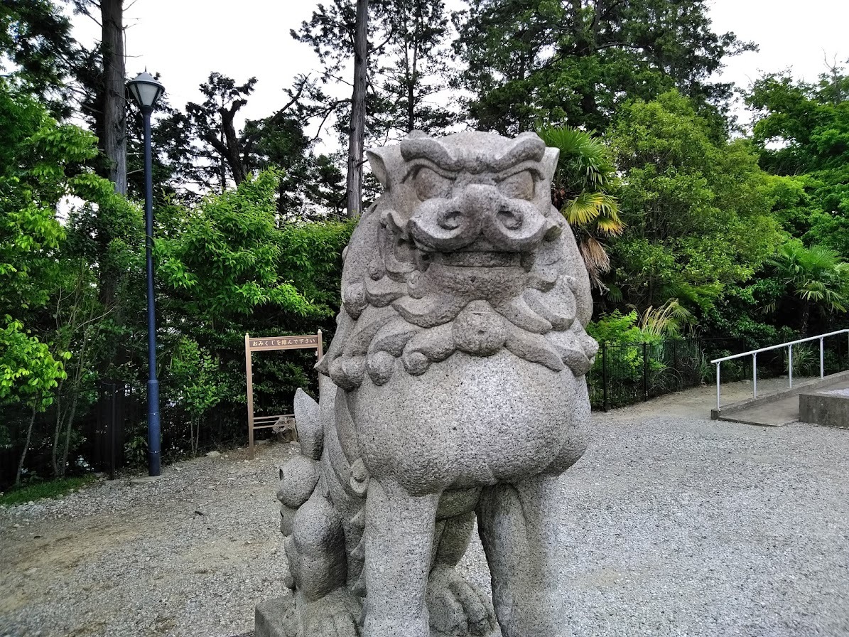 琴平神社本殿の狛犬３