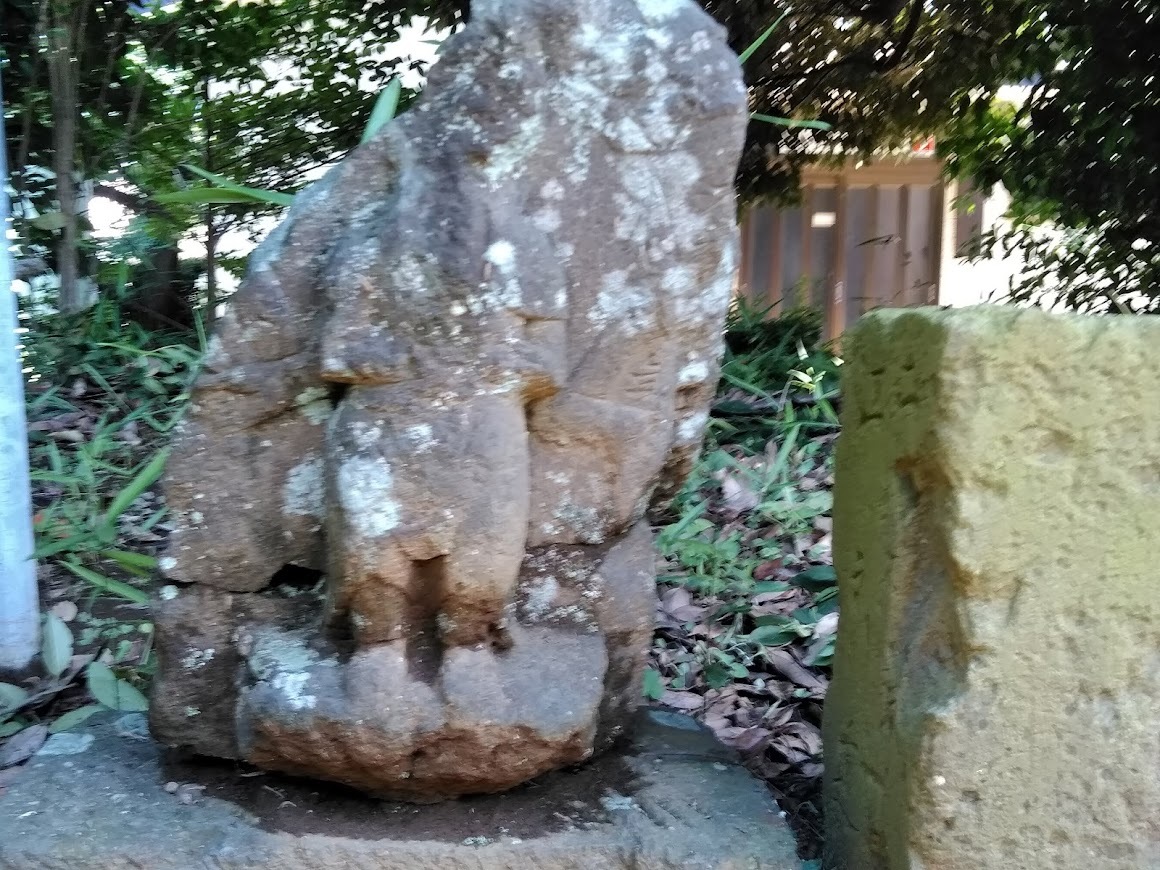 保木薬師堂の石像３