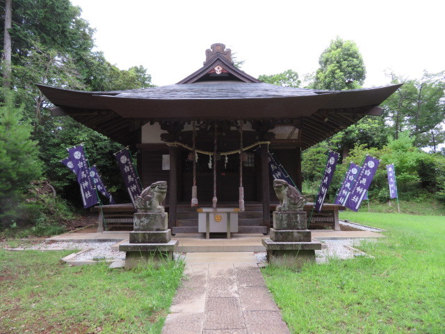 白鳥神社の拝殿・本殿２
