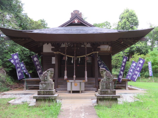 白鳥神社の拝殿・本殿３