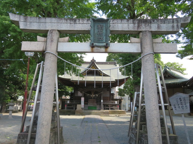 登戸稲荷神社の入口４
