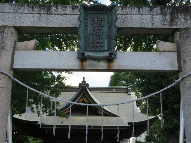登戸稲荷神社の入口５