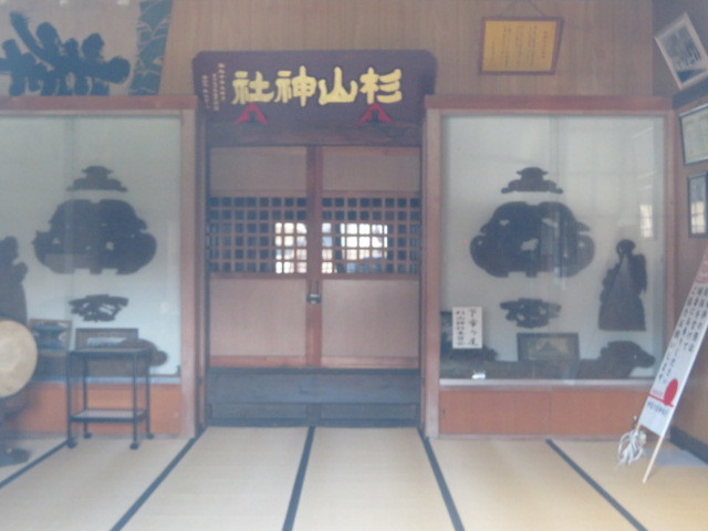 市ヶ尾杉山神社の社殿５