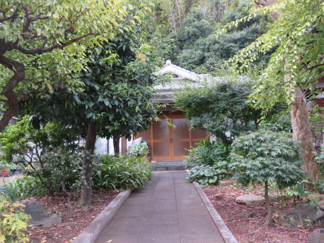 善教寺の境内１