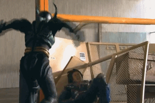 警察ヒーロー、仮面ライダーG3がギルスにマスクオフのままやられる。