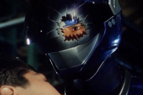 メタルヒーロー、ブルースワットのショウがやられてマスク破壊。割れ面